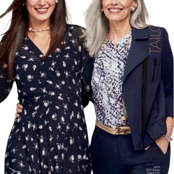 CABI style #5531 Venture Blouse sleeveless button front ruffle accent sz Medium - Picture 2 of 6